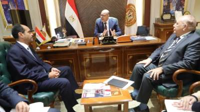 وزير العمل يعقد اجتماعًا مع ممثلي وزارة الصحة والمجلس الصحي المصري ونقابة التمريض