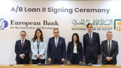 البنك الأهلي يوقع اتفاقية تمويل مع «الأوروبي لإعادة الإعمار» بـ 100 مليون دولار