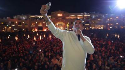 بالصور .. ايهاب توفيق يفتتح العام الجديد ب3 حفلات غنائية ويحتفل بعيد ميلاده . اليوم