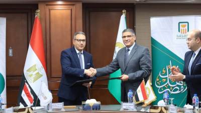البنك الأهلي ومحافظة الجيزة يوقعان بروتوكول تعاون لتمكين المشروعات الصغيرة والمتوسطة