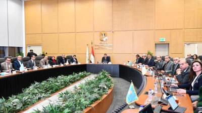 وزير الإسكان يتابع موقف مبيعات عدد من مشروعات هيئة المجتمعات