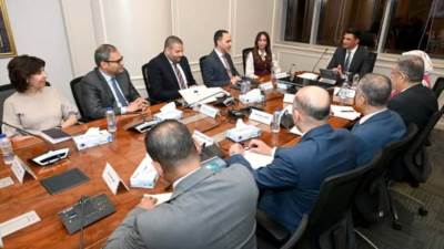 وزير الصناعة يبحث خطط نيسان للسيارات للتوسع في مصر