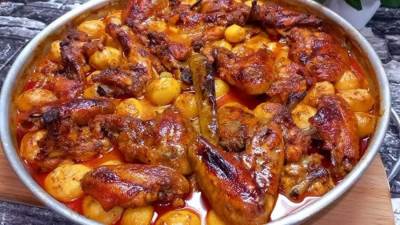 هنفطر إيه النهاردة 3 رمضان؟.. طريقة عمل صنية البطاطس بأجنحة الدجاج
