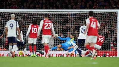 مواعيد مباريات اليوم الأحد 22-2-2026 والقنوات الناقلة.. دربي أرسنال وتوتنهام الأبرز