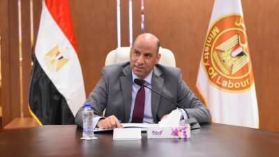 وزير العمل يصدر قرارًا وزاريًا بمنح 7 أيام إضافية للعاملين في الأعمال الخطرة والمناطق النائية 