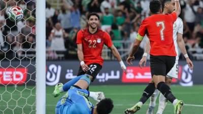 منتخب مصر يسحق السعودية برباعية استعدادا لكأس العالم