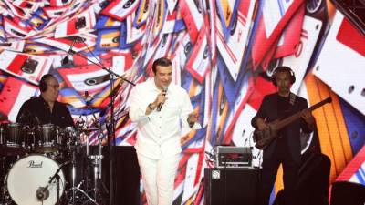 بالصور .. ايهاب توفيق يتألق في حفل كامل العدد بأبو ظبي 