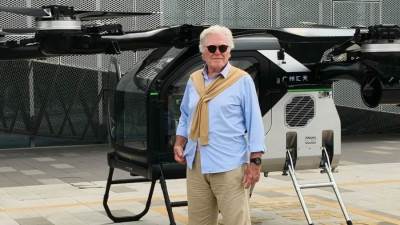 بالصور .. حسين فهمي بلوك جديد بكواليس الفيلم الصيني " القصة التى وجدتها فى الصين"