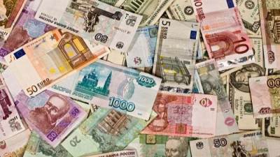 تباين أسعار العملات الأجنبية والعربية بداية تعاملات اليوم الاثنين 8-6-2026