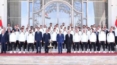 الرئيس السيسى يستقبل لاعبى منتخب مصر والجهاز الفني 