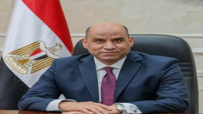 وزير العمل يعلن عن 1100 فرصة عمل في مجالات الإنتاج والهندسة والتشغيل