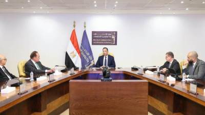 وزير الاتصالات يبحث مع وفد جمعية رجال الأعمال فرص الاستثمار في صناعة التعهيد