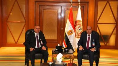 وزير العمل يلتقي رئيس الوفد العراقي لبحث التعاون في التدريب المهني وتنقل الأيدي العاملة