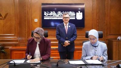 وزير التخطيط يشهد تسوية مديونية محافظة الوادي الجديد لـ «الاستثمار القومي»