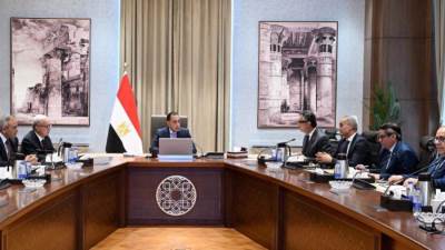 رئيس الوزراء يتابع جهود توفير السلع وضبط حركة الأسواق والأسعار بالجمهورية