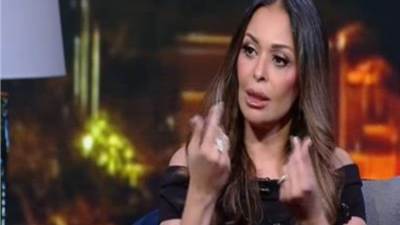 داليا البحيري تعيد أجواء الثمانينات باطلالة تجمع بين الجرأة والنوستالجيا 