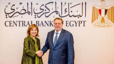 محافظ البنك المركزي يلتقي نائب رئيس بنك الاستثمار الأوروبي