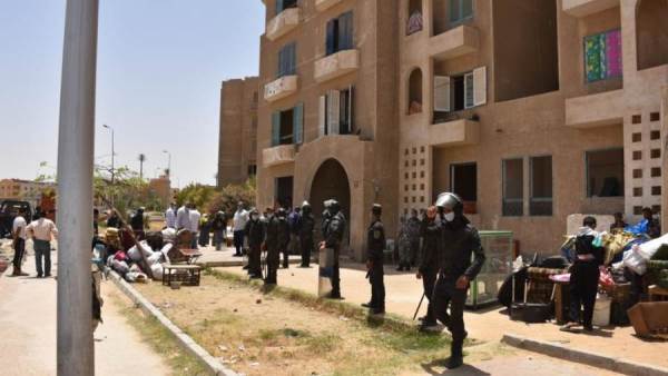 جهاز القاهرة الجديدة يسترد 40 وحدة سكنية متعدى عليها بالتجمع الأول