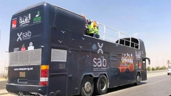 بنك saib يوزع علب كعك العيد
