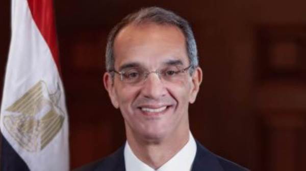 عمرو طلعت وزير الاتصالات
