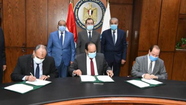 بروتوكول تعاون بين البترول والتموين والتنمية المحلية لتوصيل الغاز للمخابز
