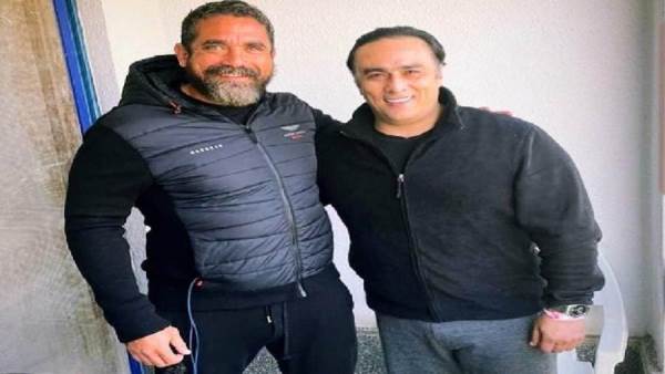 أمير كرارة يزور منتصر النبراوي في المستشفي