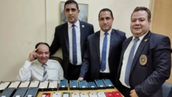 جمارك مطار القاهرة الدولي تضبط عددا من الهواتف المحمولة المهربة