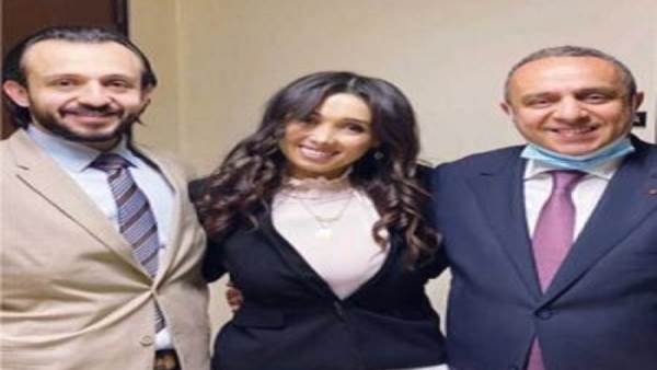 رشا وسام فتوح مع والدها وشقيقها