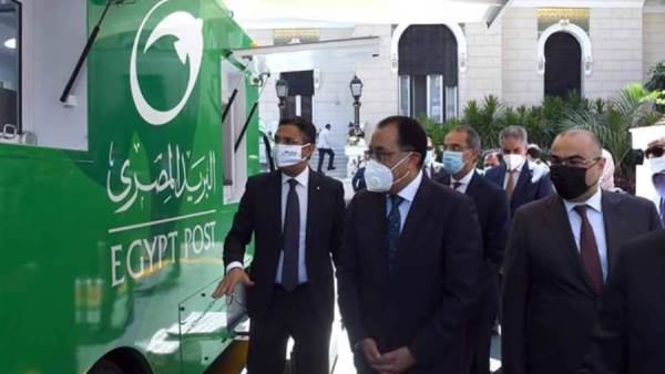 مدبولي يشيد بتجربة سيارات البريد المتنقلة
