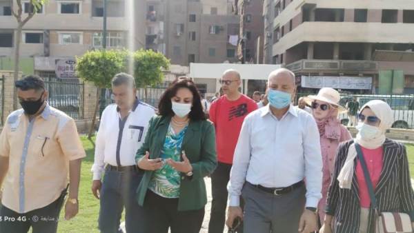 نائب وزير السياحة وعدد من المسئولين أثناء تفقد عمليات التطوير