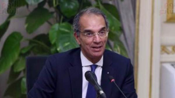 عمرو طلعت وزير الاتصالات وتكنولوجيا المعلومات