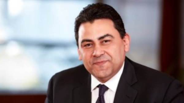 عادل حامد الرئيس التنفيذي للشركة المصرية للاتصالات