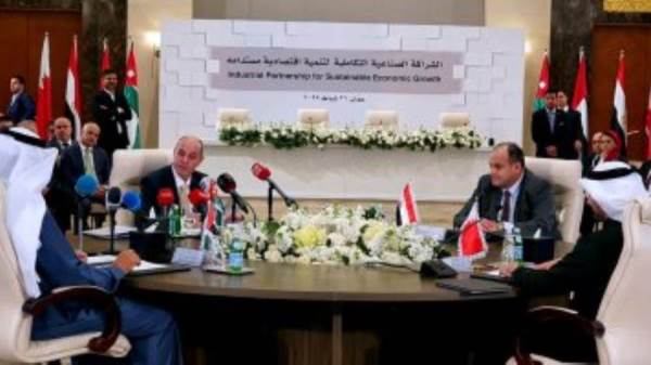 المهندس أحمد سمير خلال الاجتماع