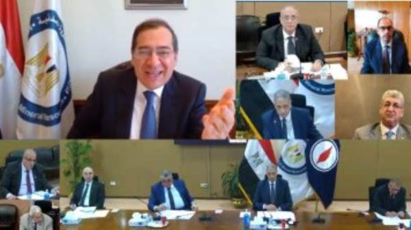 المهندس طارق الملا خلال اللقاء