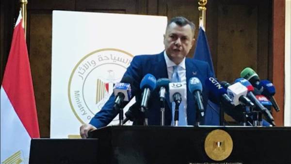 أحمد عيسى وزير السياحة والآثار
