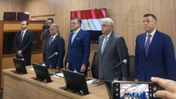 أحمد عيسى وزير السياحة والآثار خلال افتتاح المتحف التعليمي