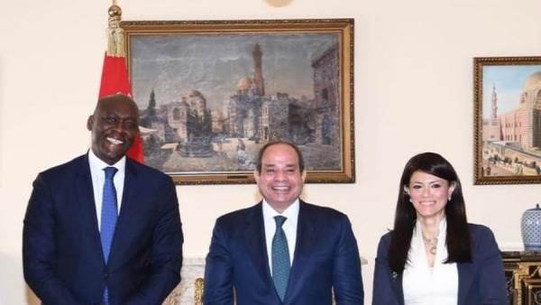 الرئيس السيسي ووزيرة التعاون الدولي ومسئول مؤسسة التمويل الدولية