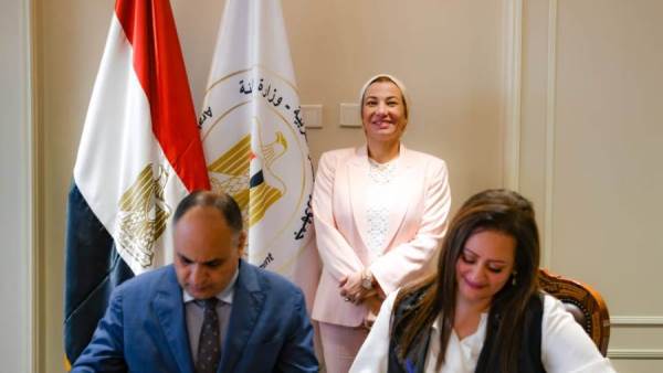 جانب من توقيع البروتوكول