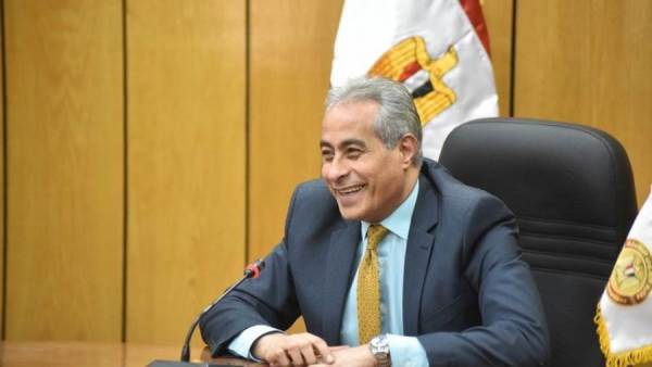 حسن شحاتة وزير القوى العاملة