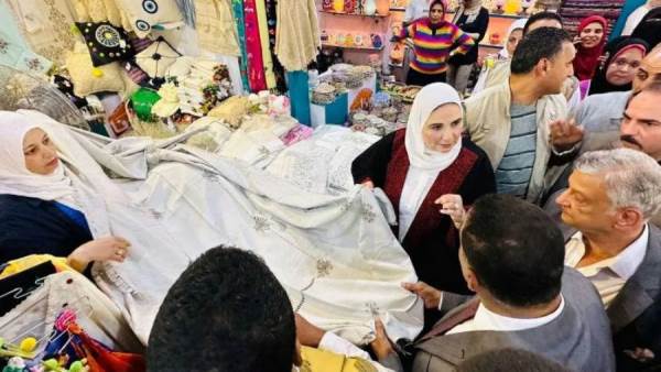 نيفين القباج خلال جولة في معرض ديارنا بالساحل الشمالي