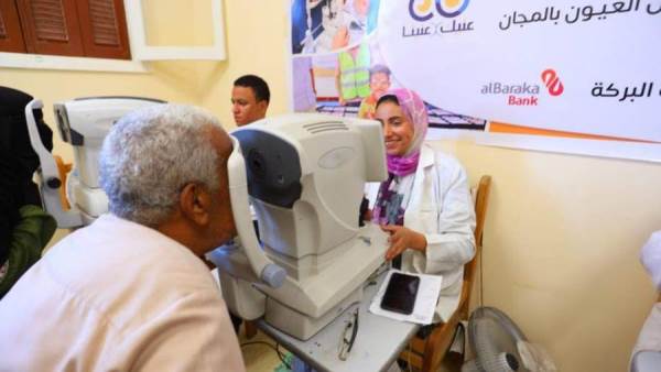 جانب من قافلة بنك البركة الطبية