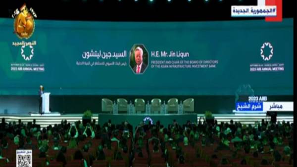 جين ليتشون رئيس البنك الآسيوى للاستثمار
