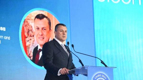 أحمد عيسى وزير السياحة والآثار