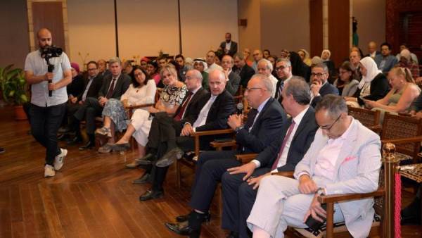 الجامعة الأمريكية تضع حجر أساس مشروع الحرم الجامعي 2026