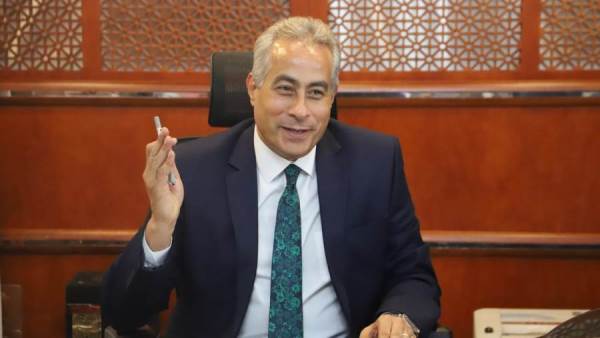 حسن شحاتة وزير العمل