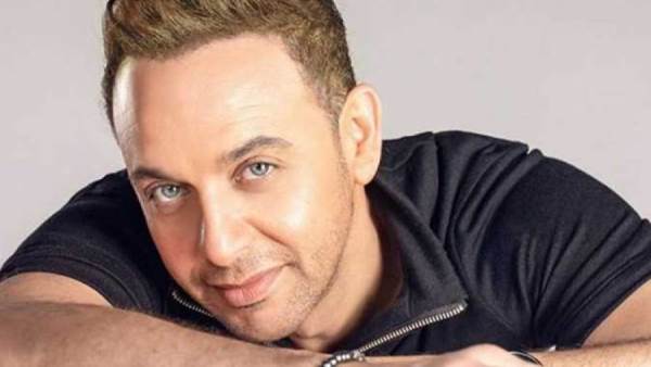 المطرب مصطفى قمر