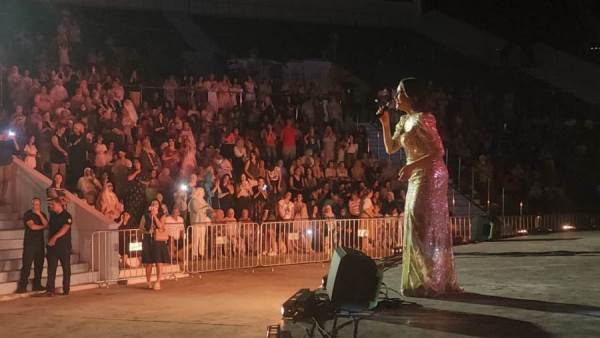 النجمة لطيفة