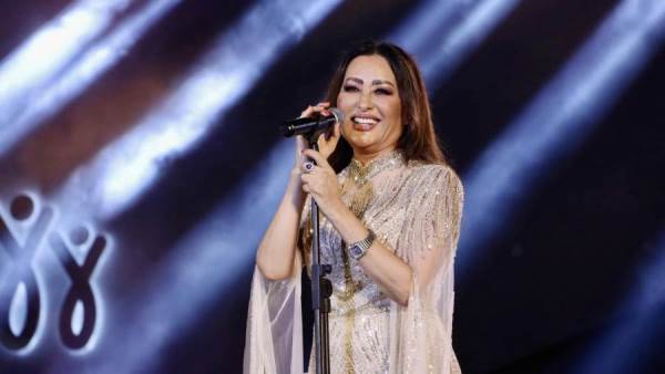 النجمة العربية لطيفة