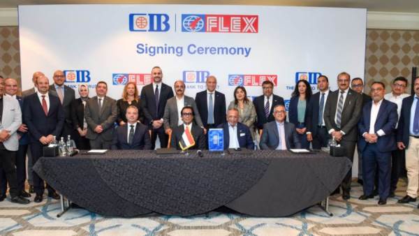 جانب من توقيع بنك CIB تسهيل ائتماني مع شركة Flex Asepto Egypt