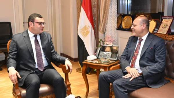 وزير الإسكان مع وزير العمل